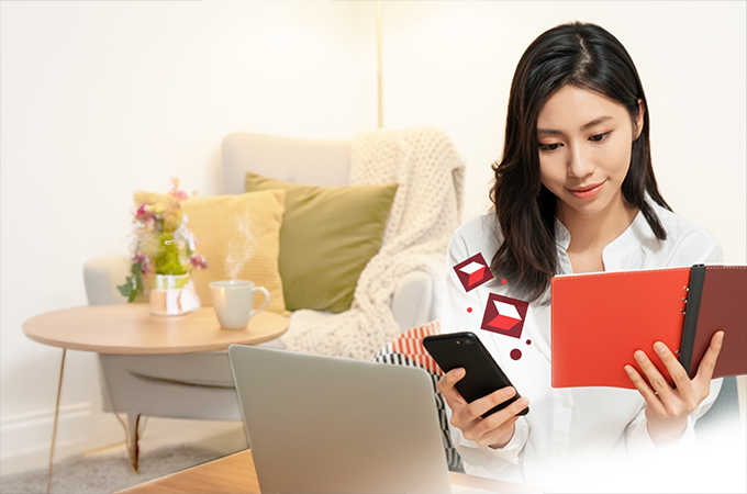 woman applying for cimb personal loan with her phone